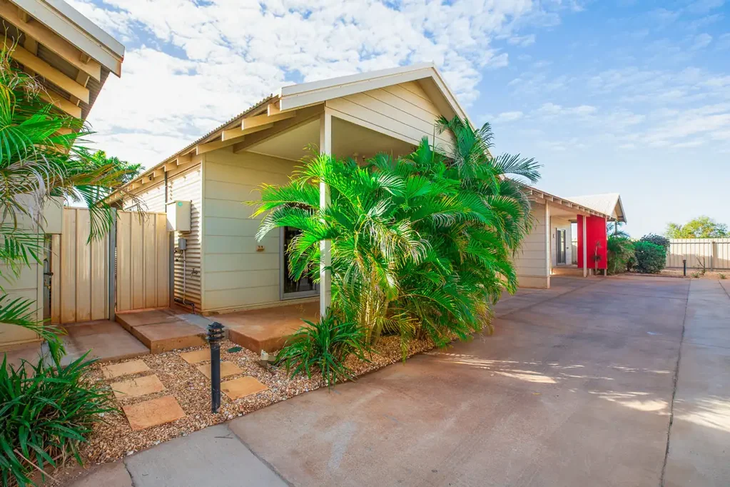 South Hedland 2房  ABSOLUTLY STUNNING! QUALITY BALI INSPIRED HOME - YOU WON'T FIND BETTER!!