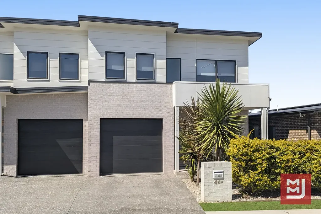 Luxurious Duplex for Lease in Greenview Estate!