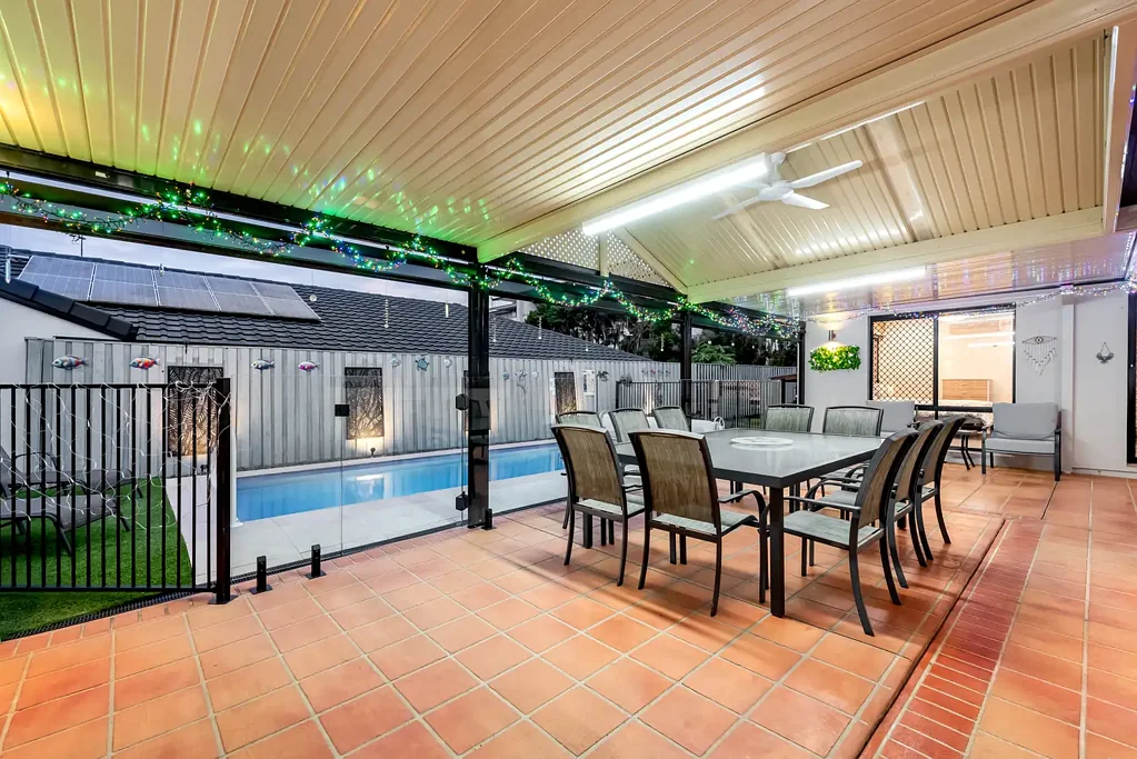 Robina 4غرفة نوم Resort-Style Family Living with a One-of-a-Kind Entertaining Retreat