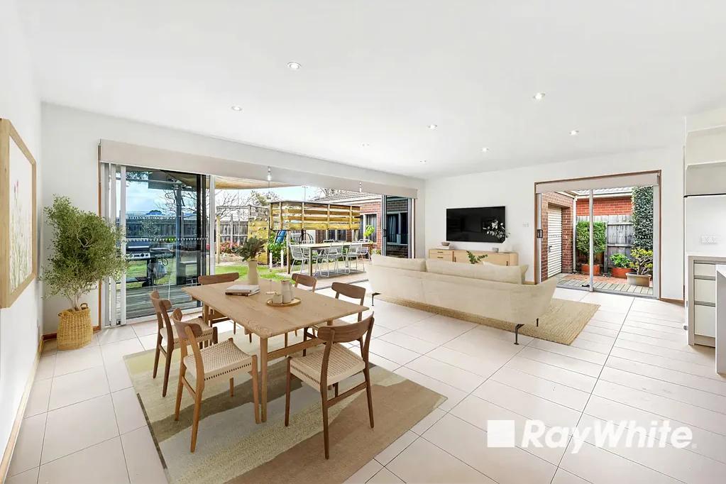 Dandenong 3 Bedroom IMPRESSIVE, MOVE IN READY FAMILY HOME IN CENTRAL LOCATION!!