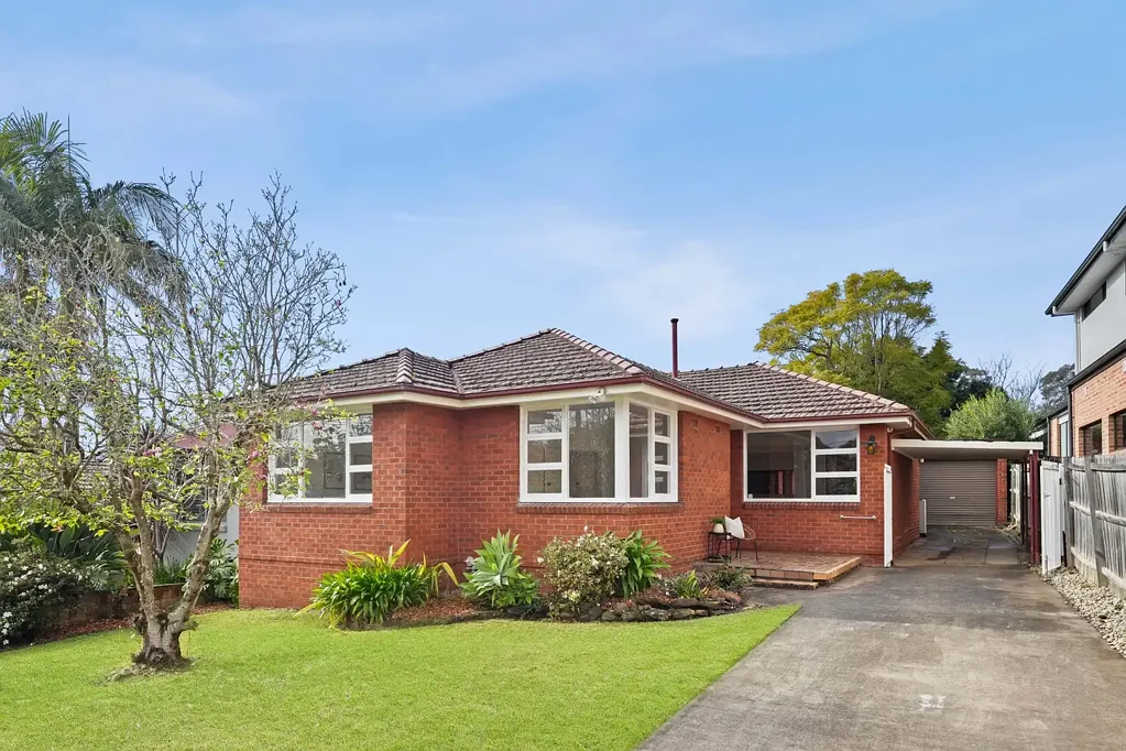 Denistone East 4બેડરૂમ Much-Loved Family Home with Space, Flexibility & Future Potential
