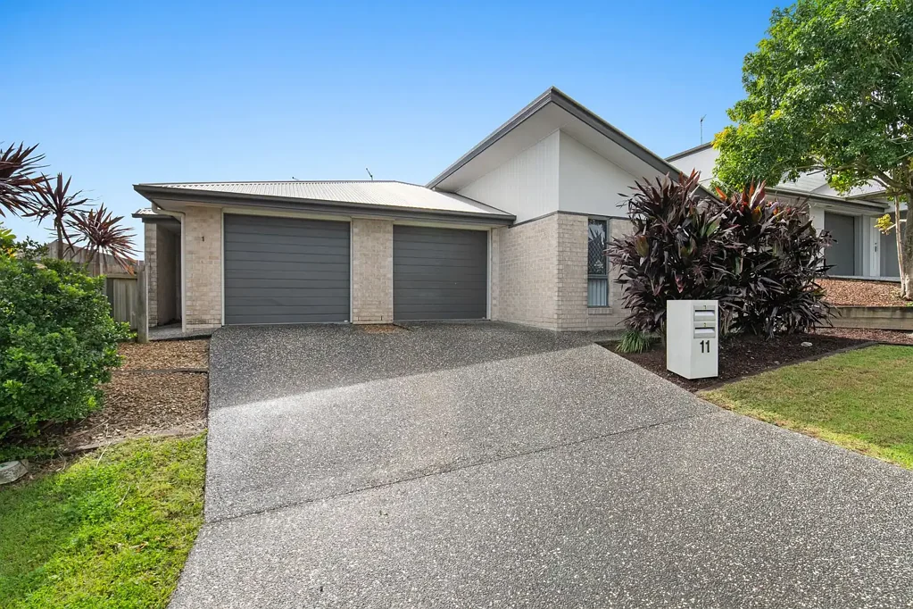 Pimpama 5 Bedroom Two Incomes or Two Homes..... You Choose?