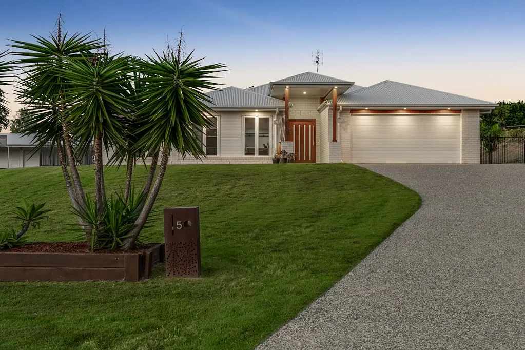 5 Greenwood Place, Withcott, QLD 4352