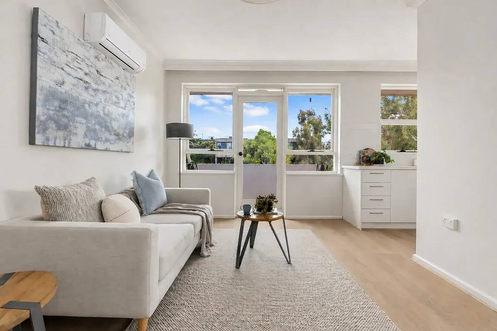 Bright, Breezy Living with Stunning Canal Outlooks