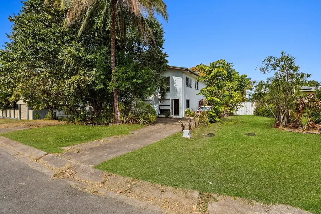 7 Paradise Close, White Rock, QLD 4868