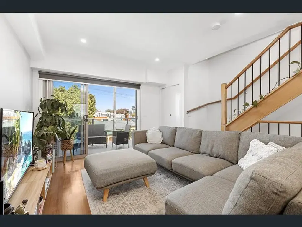FULLY FURNISHED 2-BEDROOM TOWNHOUSE WITH TWO ENSUITES, ROOFTOP TERRACE & SOLAR POWER IN PRIME BRUNSWICK WEST