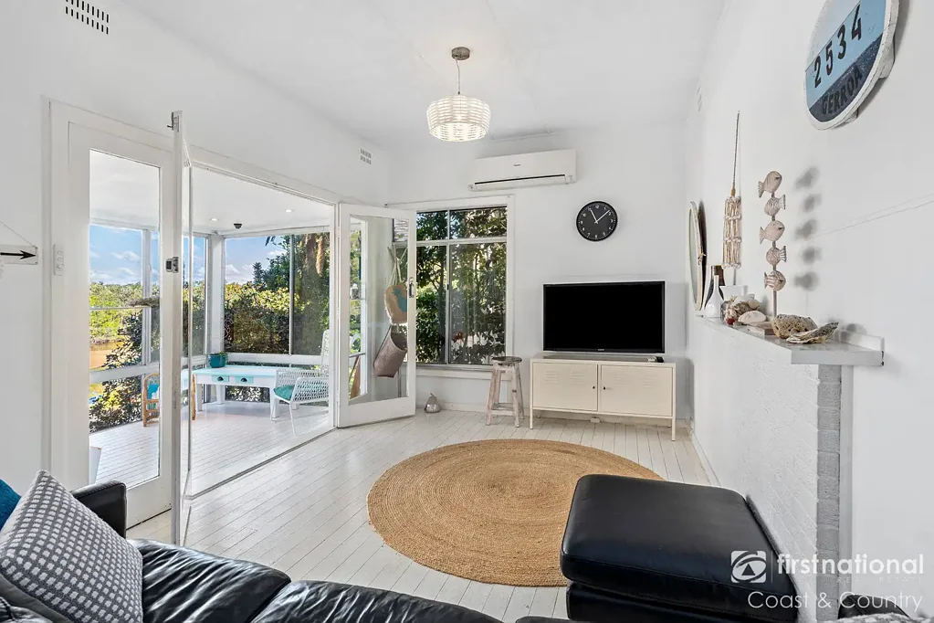 Furnished or Partly Furnished Coastal Home with Water Views – Gerroa