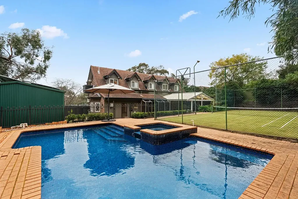 Panorama 4部屋 Pool, court and chalet-inspired character, made for family living…