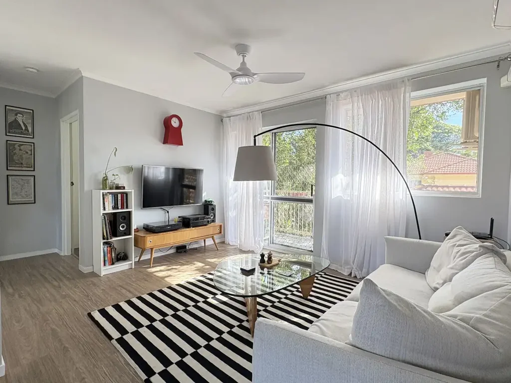 Gorgeous 2 bedroom unit with easy access to Moorooka Train Station!