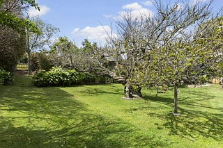 1 Westbourne Road, Murrays Bay, North Shore City