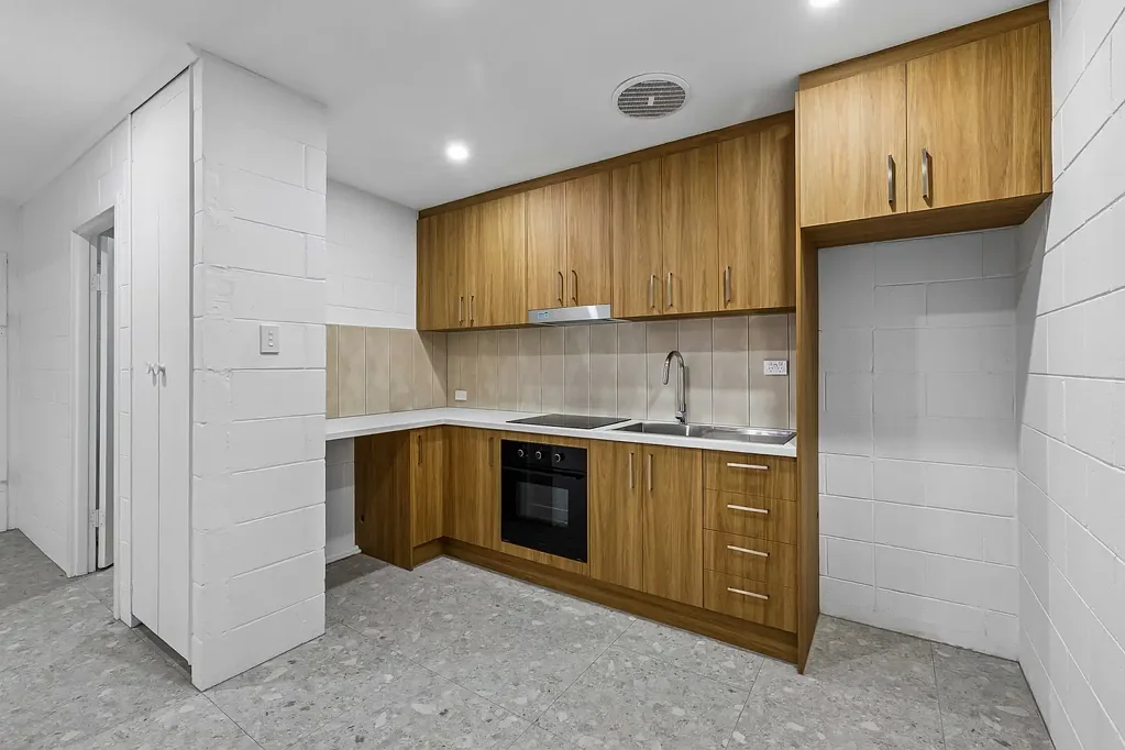 Freshly Renovated 2 Bedroom Unit, RENT NOW!