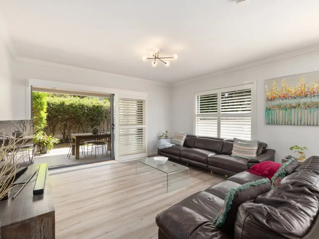Stylish Apartment with North-Facing Alfresco Entertanining