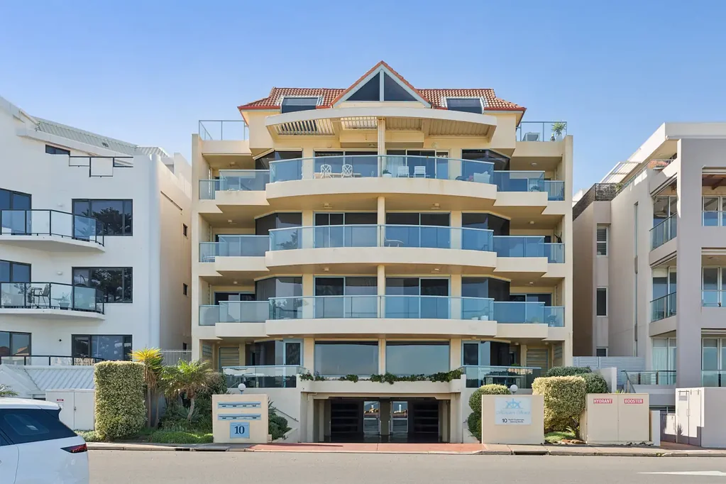 Glenelg North 3 Slaapkamer Absolute Beachfront Elegance with Uninterrupted Coastal Views