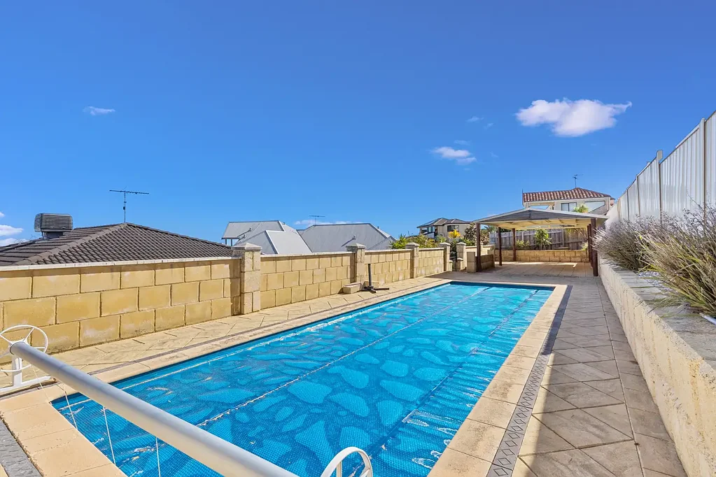 Halls Head 4 Bedroom Elevated family home with ocean views.
