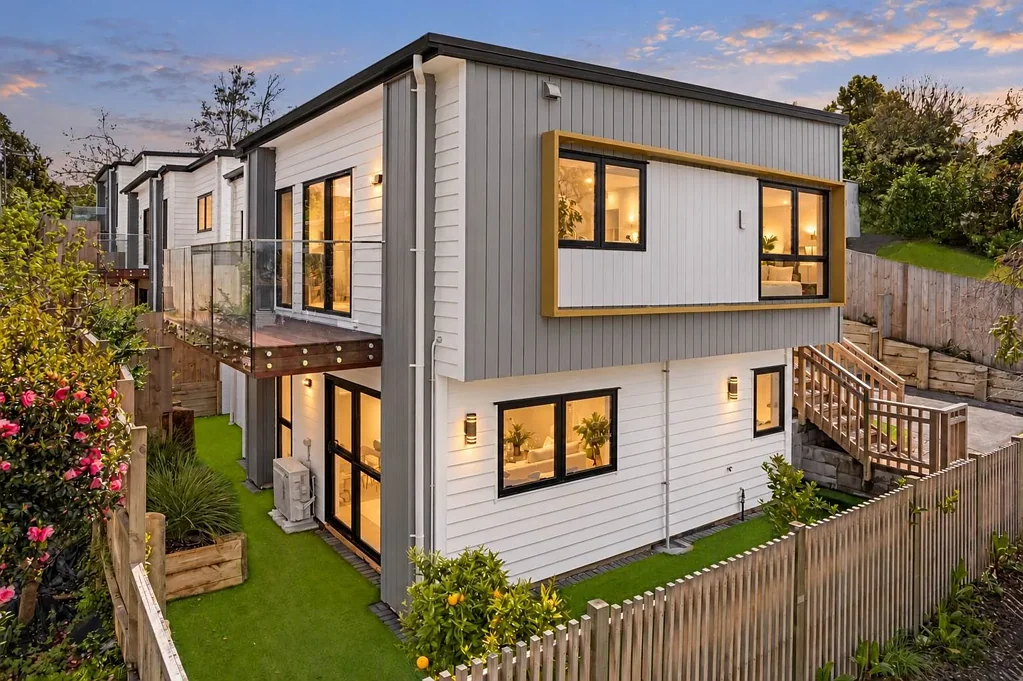 New Windsor 4Kwarto Modern Comfort. Private Living. Superb Location.