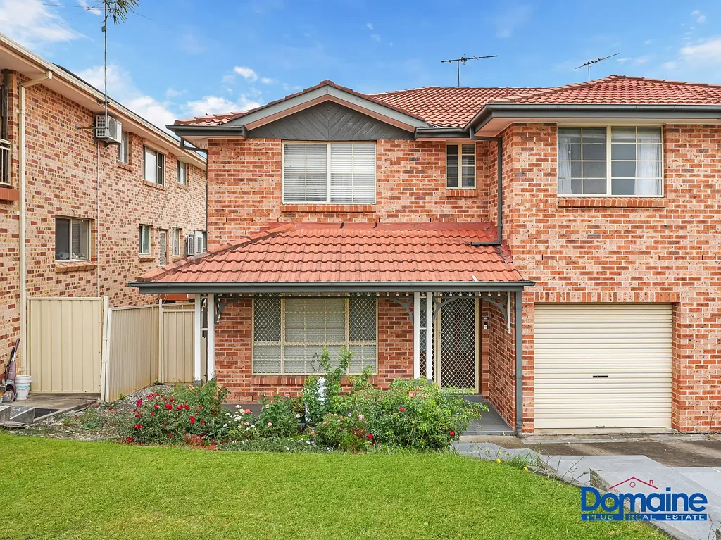Green Valley 4 Bedroom Great Duplex in Perfect Location!