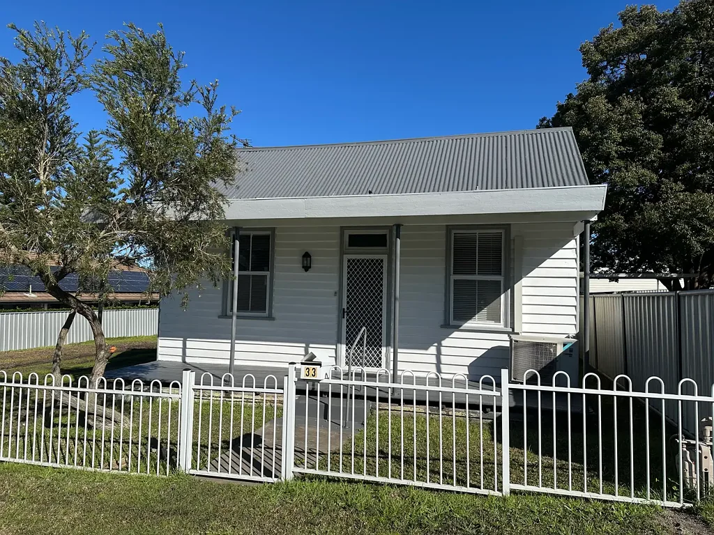 Neat and tidy residence close to amenities!