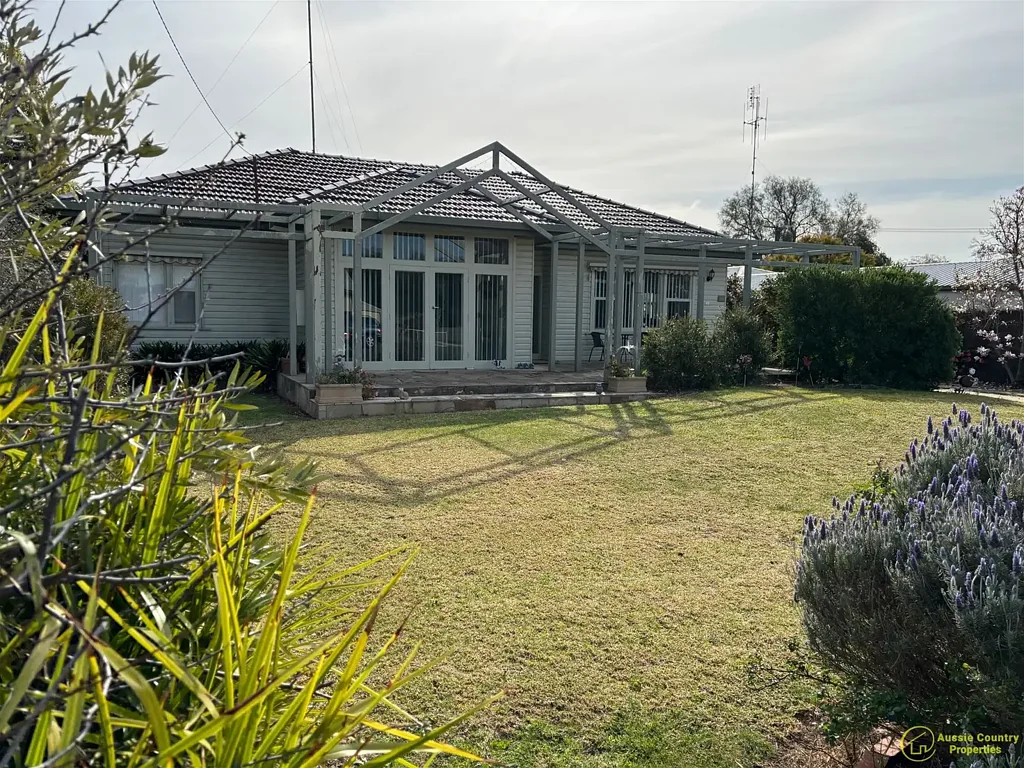 Berrigan 4 Slaapkamer Large Family Home in Berrigan - Your Dream Country Escape Awaits!