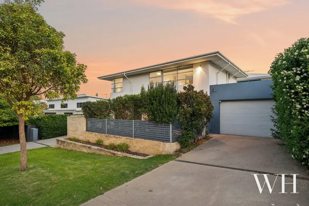 Fremantle 4Moenga Modern Architecture: Sophisticated, Stylish & Serene