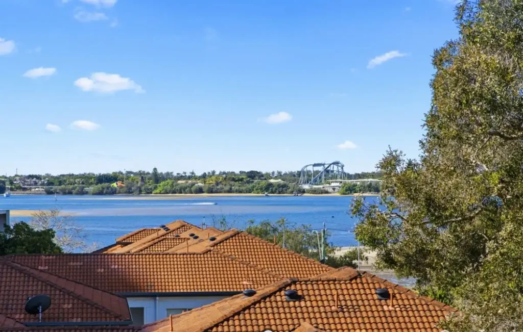 Southport 2कमरा 2-bedroom, 2-bathroom unit in sought after inner city location!