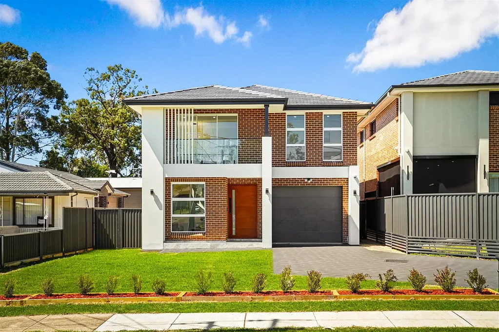 Blacktown 4房 25平方宽敞空间 大地块512平米 步行至购物学校 便利生活配套 短途达CBD车站 独家建筑保障 磨损维护保证 精选建材细节 现代舒适设计 STUNNING BRAND NEW HOUSE NOT TO BE MISSED: READY TO MOVE