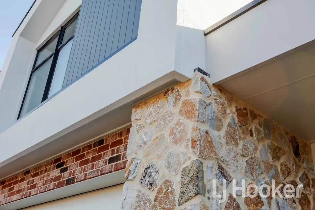 Grange 4બેડરૂમ Architecturally Designed Torrens Titled Home