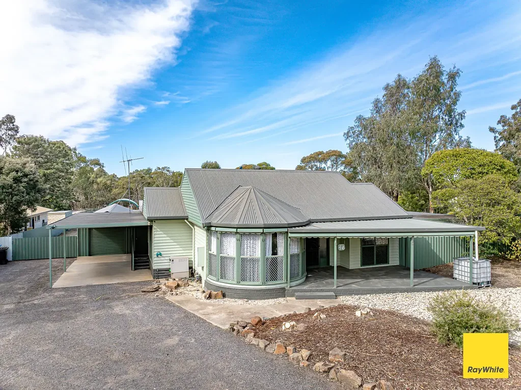 East Bendigo 3Zimmer Versatile Property with Residence, Shed & Extensive Parking!