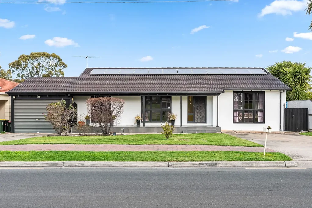 Dernancourt 3房  Updated & Extended Family Living: a Dream Start in Dernancourt.