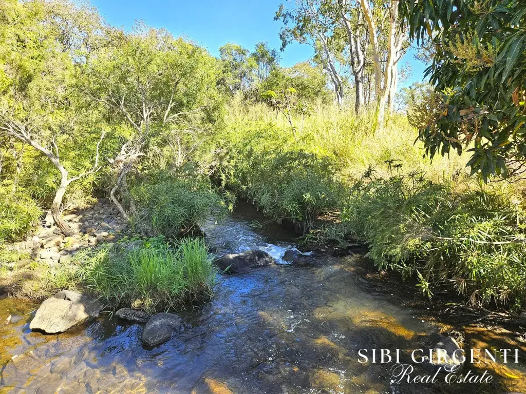 Mareeba 🌿 Private Acreage Living with Multiple dwellings & Permanent Creek 🌿