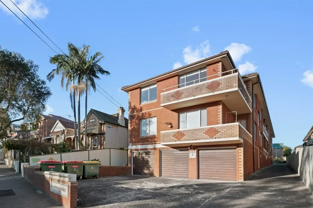 Hurlstone Park 2બેડરૂમ Sunny top floor security apartment near absolutely everything