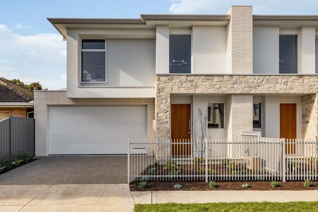Henley Beach South 4 Slaapkamer Architectural Elegance Meets Coveted Coastal Life Style.