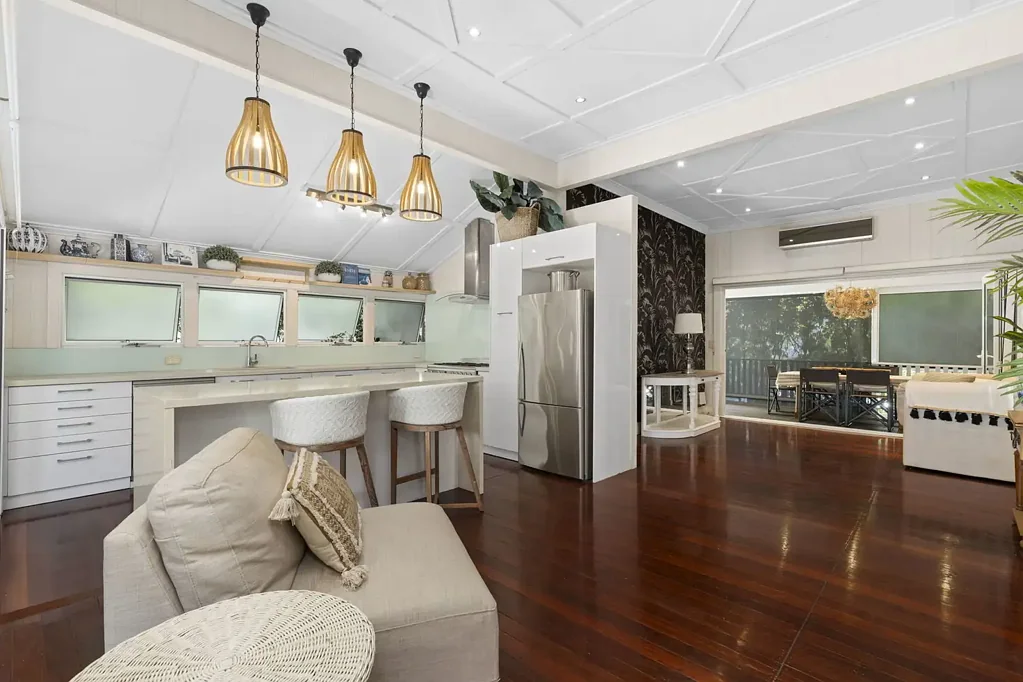 Fully Furnished, Walk to Oxford Street Precinct