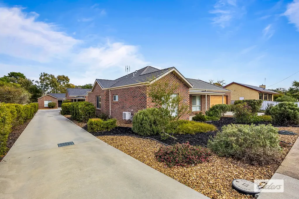 Ararat 8房  Bricks and Mortar Investment Opportunity – 3 Modern Units on One Title