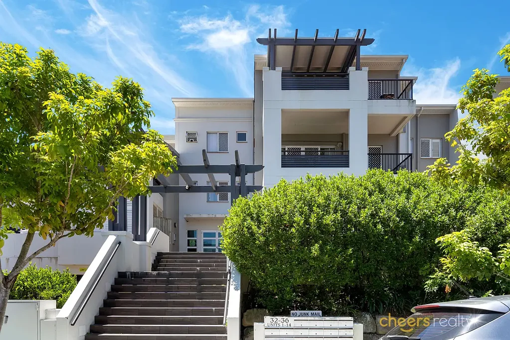 2 Bedroom Furnished Unit!  Walk to Toowong Village!