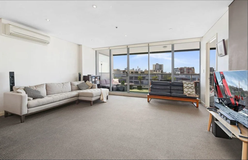 Stunning 3-Bedroom Apartment in the Heart of Waterloo