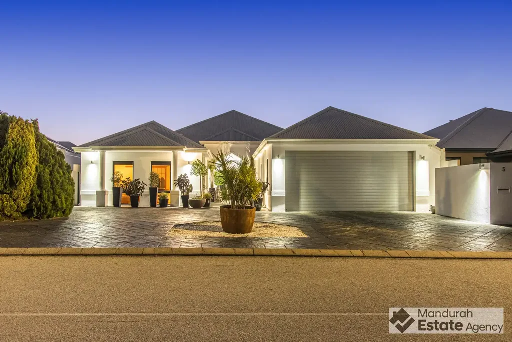 Halls Head 4 Bedroom LUXURY CANAL ENTERTAINER