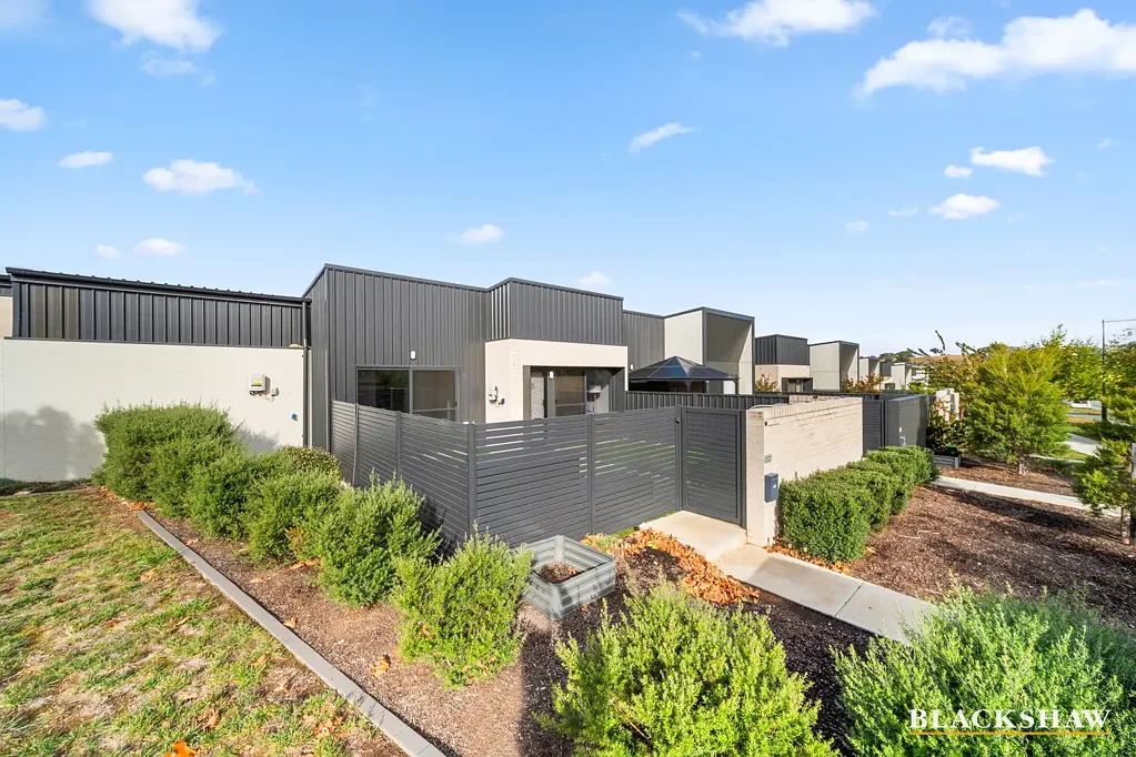 Strathnairn 3Kwarto Stylish Single-Level Living in Lincoln Rise
