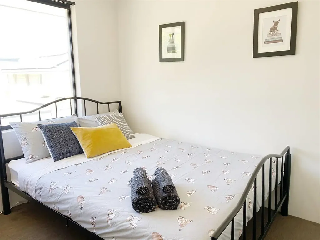 $1330/w furnished Modern Villa in Bentley