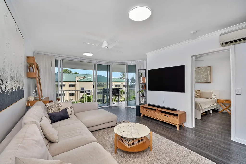 UNFURNISHED BEACHSIDE LIVING!