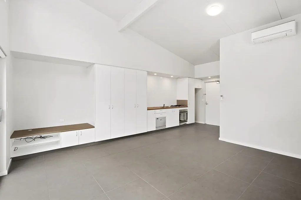 Modern Studio in Great Location