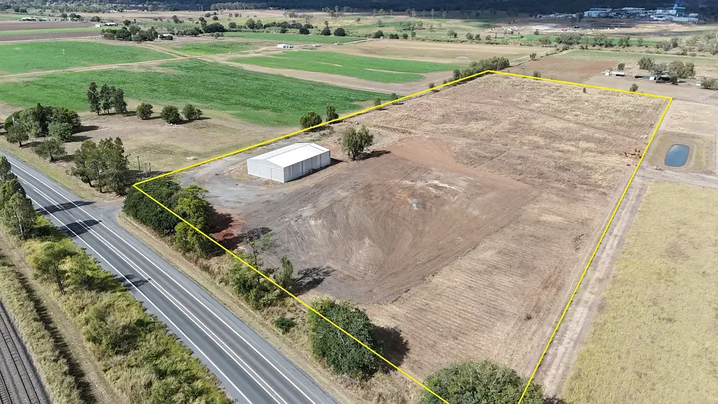 Grantham 14.7 ACRES - WATER SECURITY • INDUSTRIAL SHED • PRIME LOCATION