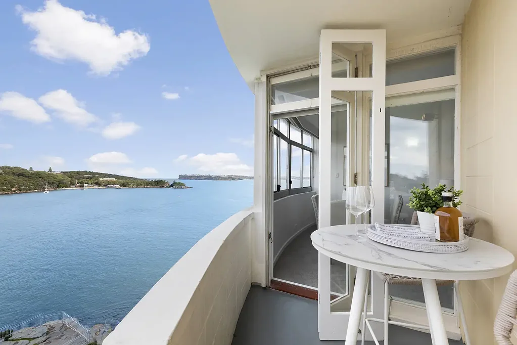 Two bedroom apartment in absolute harbourfront setting
