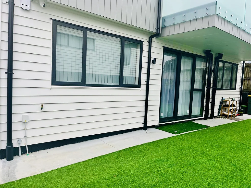 Modern 2 Bedrooms & 1.5 Bathrooms in LYNFIELD!