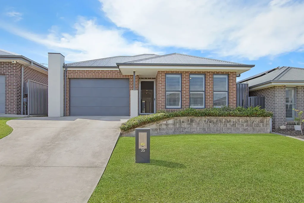 Tallawong 4房  Modern, Single Level Home on 379m2 Block