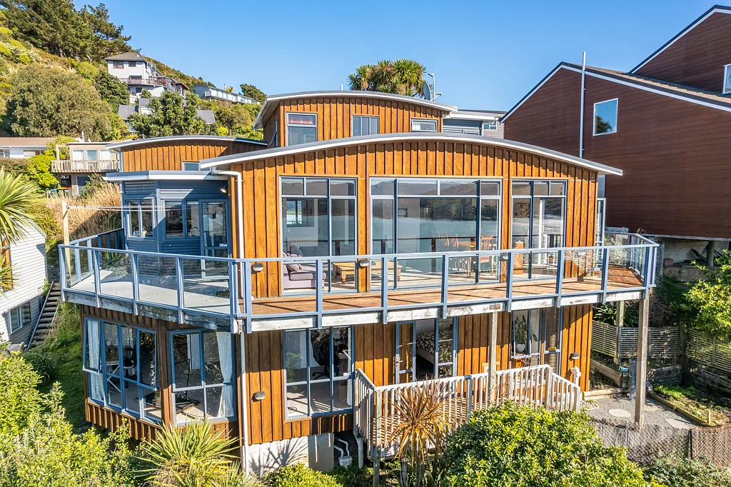 Whitby 4部屋 Designed for Living, Framed by Views