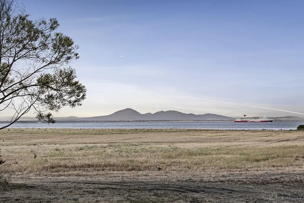 Leopold Premium Acreage Estate with Stunning Water Views
