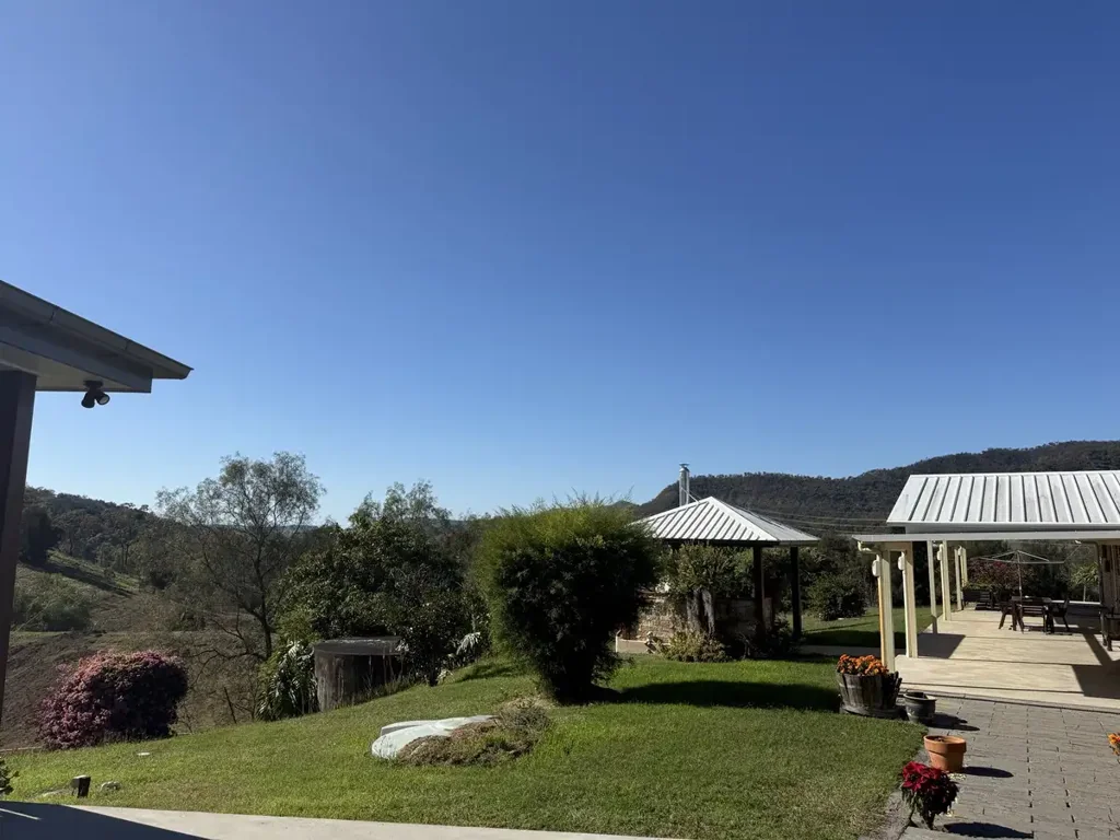 Country Living at Its Best – Pool, Fireplace & Stunning Views - ALL BILLS EXC. GAS INCLUDED.