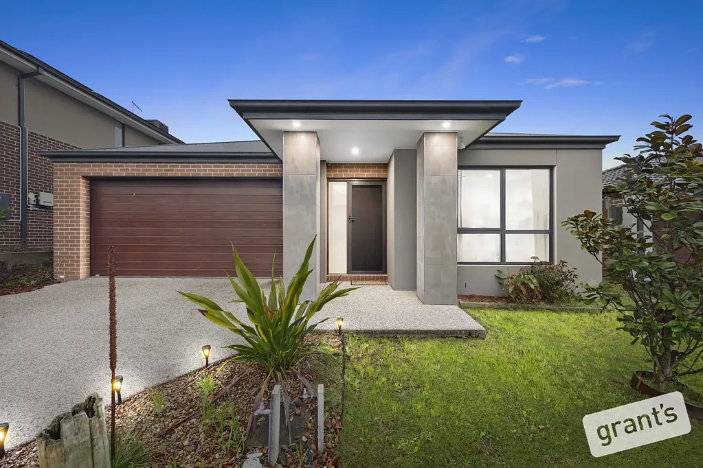 Clyde North 3房  "Picture Perfect" Situated in the popular Esteemed Circa Estate! Great investment opportunity!