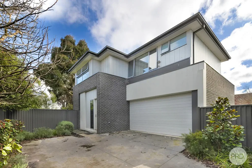 Lake Wendouree 3બેડરૂમ Elegant Lake Wendouree Living in a Prestigious Blue-Ribbon Location