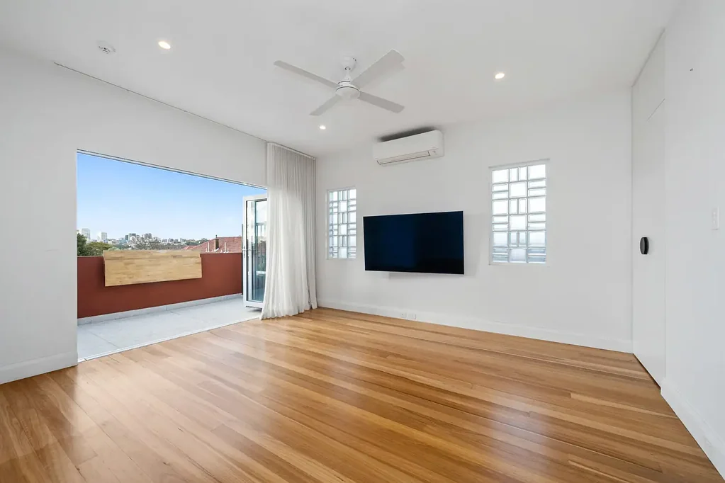 Top Floor Apartment with City Views and Parking